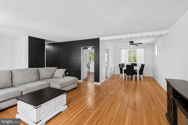 150 NELSON DR, Williamstown, NJ 08094