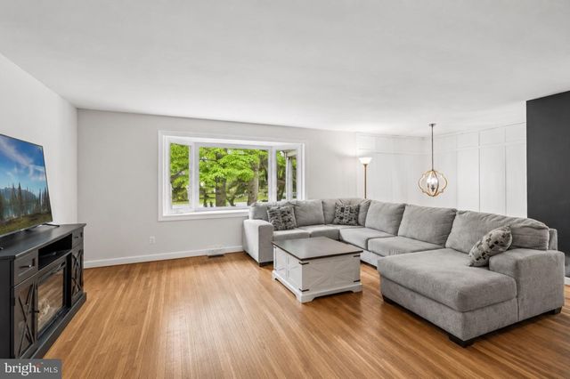 150 NELSON DR, Williamstown, NJ 08094