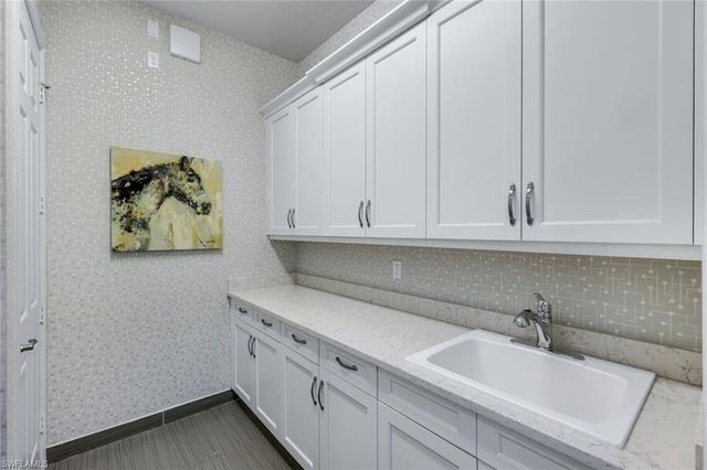 4056 Nova LN, Naples, FL 34119