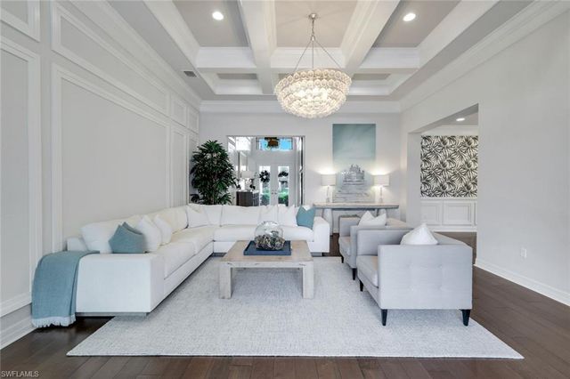 4056 Nova LN, Naples, FL 34119