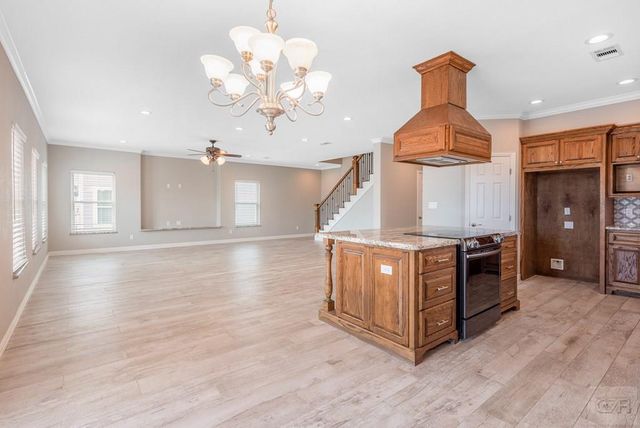 425 Jeanie Lynn St., Tiki Island, TX 77554