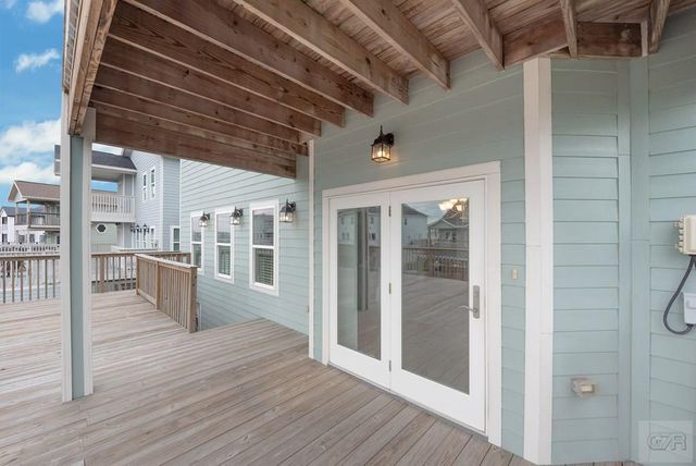425 Jeanie Lynn St., Tiki Island, TX 77554
