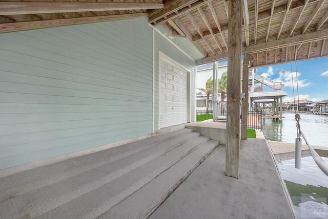 425 Jeanie Lynn St., Tiki Island, TX 77554