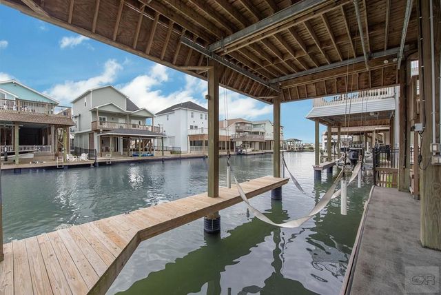 425 Jeanie Lynn St., Tiki Island, TX 77554