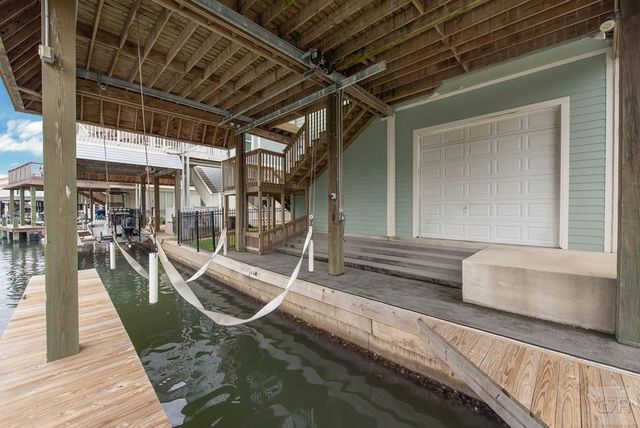 425 Jeanie Lynn St., Tiki Island, TX 77554