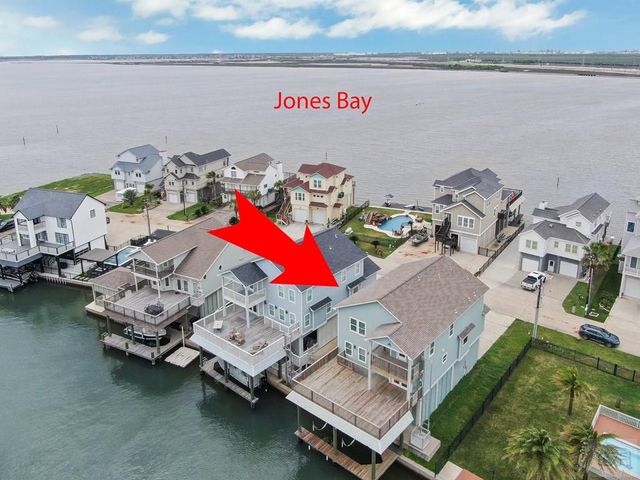 425 Jeanie Lynn St., Tiki Island, TX 77554