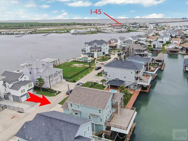 425 Jeanie Lynn St., Tiki Island, TX 77554