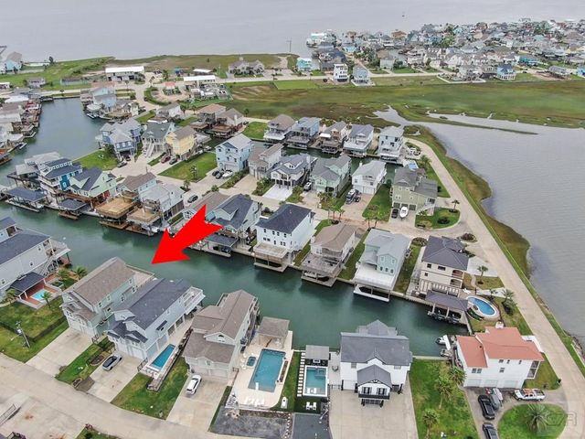 425 Jeanie Lynn St., Tiki Island, TX 77554