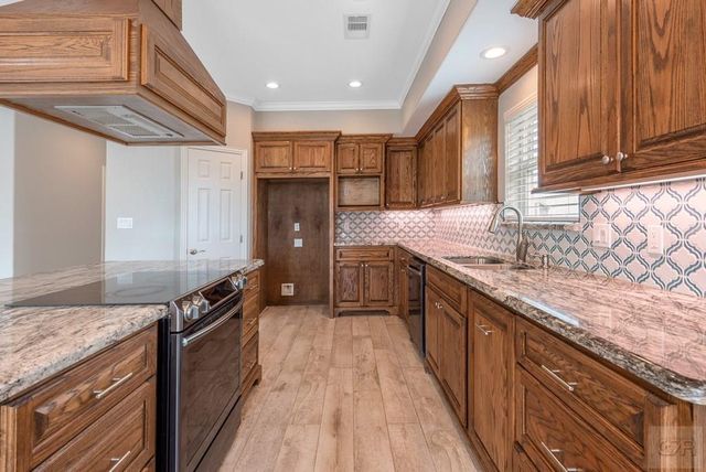 425 Jeanie Lynn St., Tiki Island, TX 77554