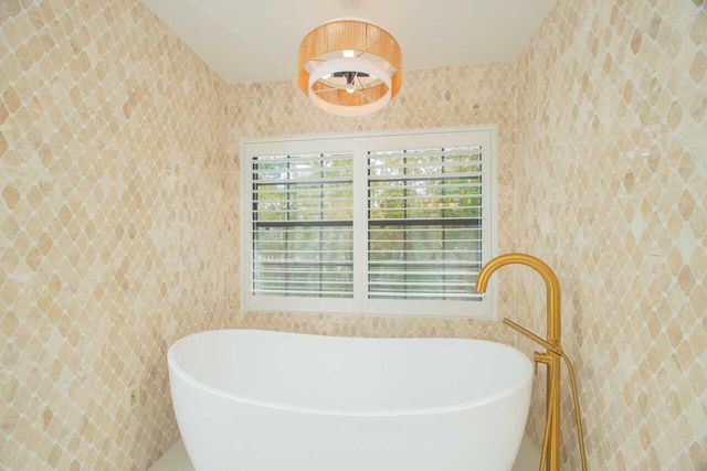 416 Ocean Dr, St Augustine, FL 32080