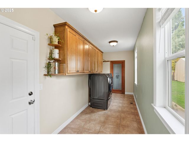 1650 Ne CHEHALEM Dr, Newberg, OR 97132