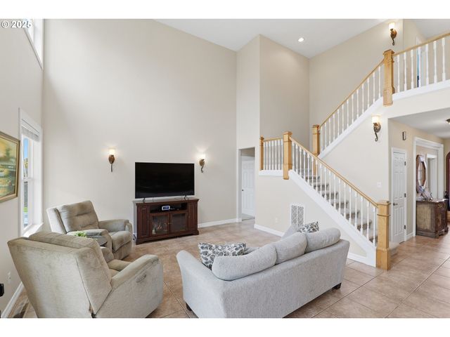 1650 Ne CHEHALEM Dr, Newberg, OR 97132