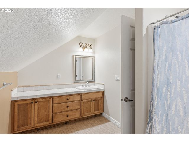 1650 Ne CHEHALEM Dr, Newberg, OR 97132