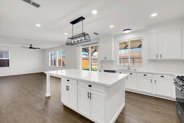 1413 Paddington Way, Plumas Lake, CA 95961