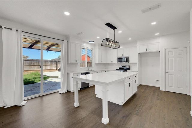 1413 Paddington Way, Plumas Lake, CA 95961