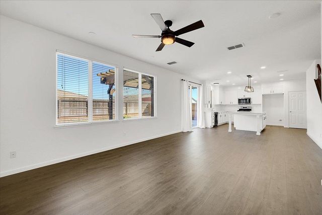 1413 Paddington Way, Plumas Lake, CA 95961