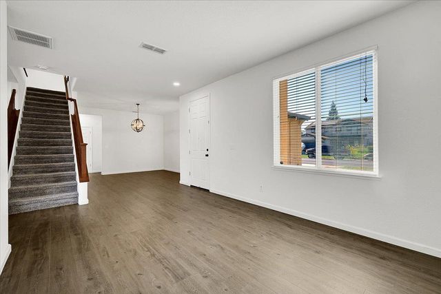 1413 Paddington Way, Plumas Lake, CA 95961