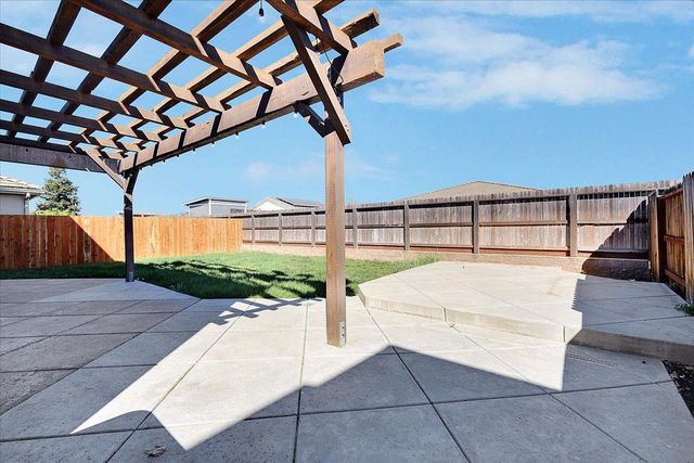 1413 Paddington Way, Plumas Lake, CA 95961