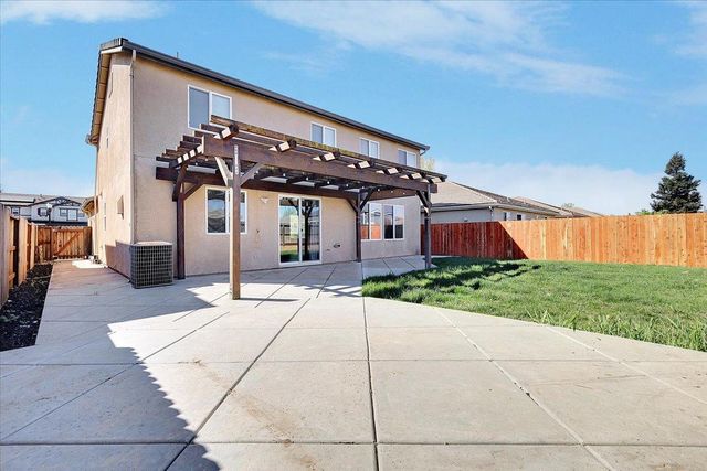 1413 Paddington Way, Plumas Lake, CA 95961