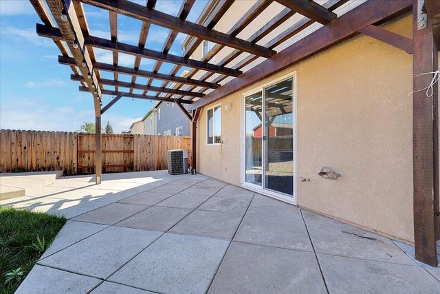 1413 Paddington Way, Plumas Lake, CA 95961