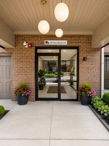 2301 Beau Monde Lane 406, Lisle, IL 60532