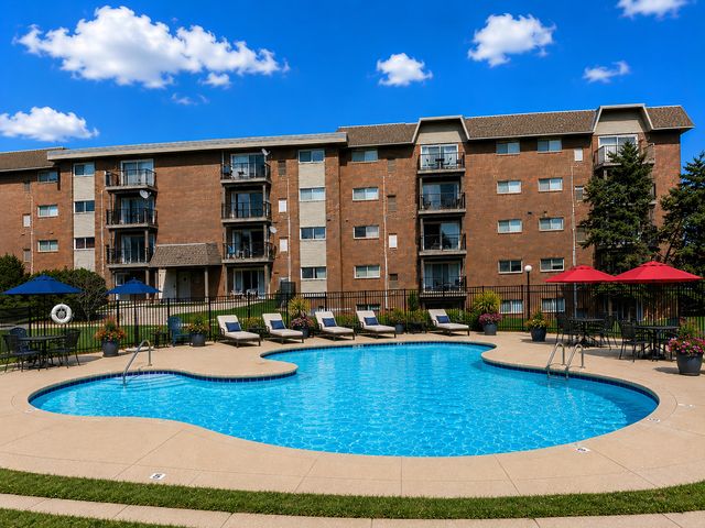 2301 Beau Monde Lane 406, Lisle, IL 60532