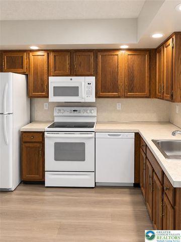 2677 Rolling Green Drive 677, Macungie Boro, PA 18062
