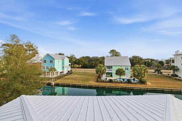 17 Trigger Fish Ln., Murrells Inlet, SC 29576