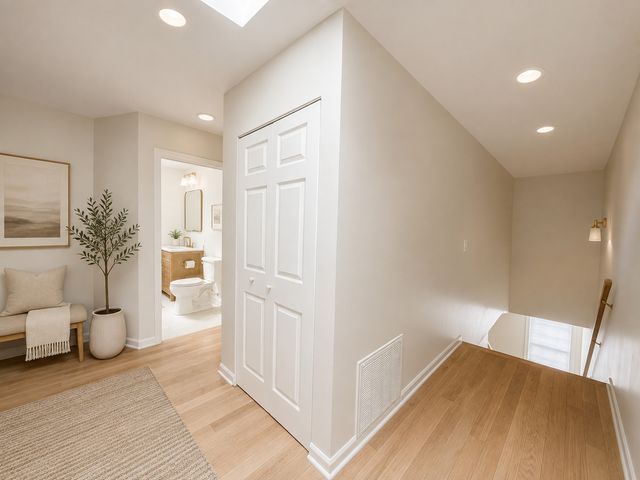 3914 N MOZART Street, Chicago, IL 60618