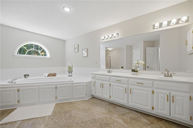 222 Silver Fox TRCE, Yorktown, VA 23693