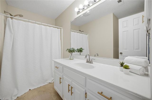 222 Silver Fox TRCE, Yorktown, VA 23693