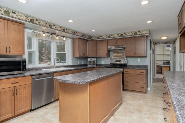 21 Hooksett Turnpike, Bow, NH 03304