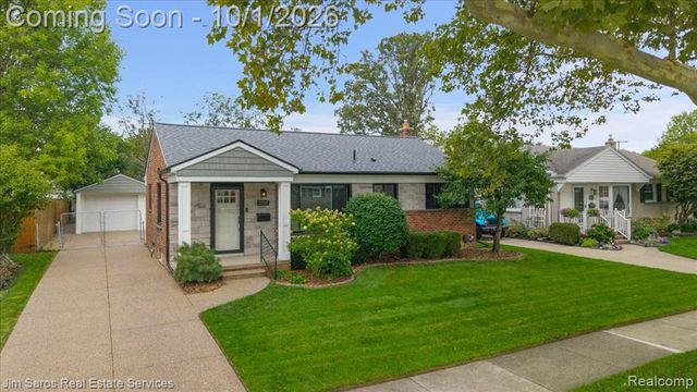22587 Kipling Street, Saint Clair Shores, MI 48080