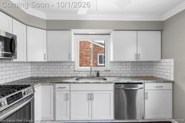 22587 Kipling Street, Saint Clair Shores, MI 48080