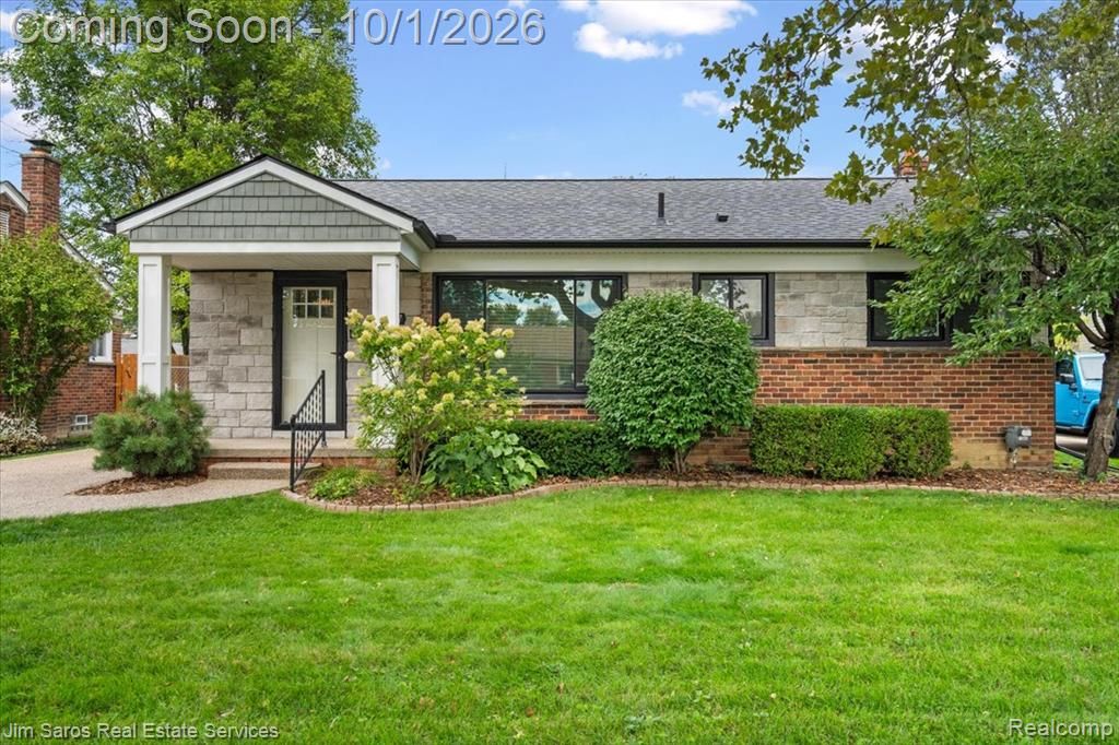 22587 Kipling Street, Saint Clair Shores, MI 48080