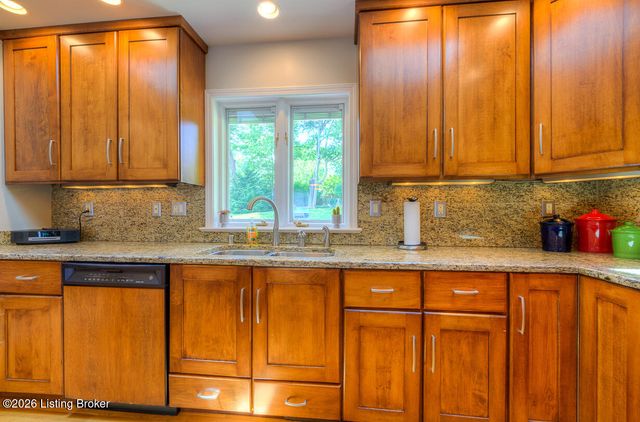 4513 Wolfspring Dr, Louisville, KY 40241