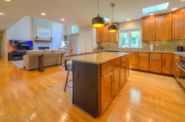 4513 Wolfspring Dr, Louisville, KY 40241