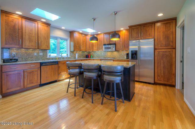 4513 Wolfspring Dr, Louisville, KY 40241