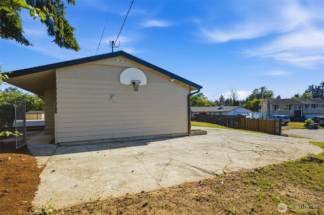 1813 S 244th Place, Des Moines, WA 98198