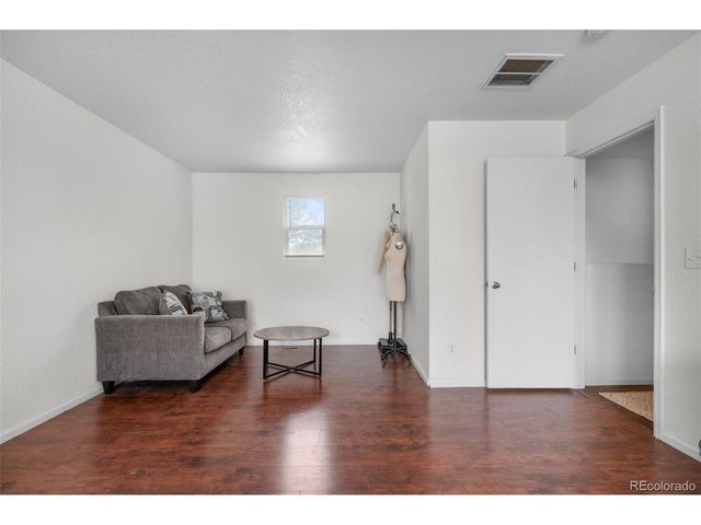 10696 Butte Dr, Longmont, CO 80504