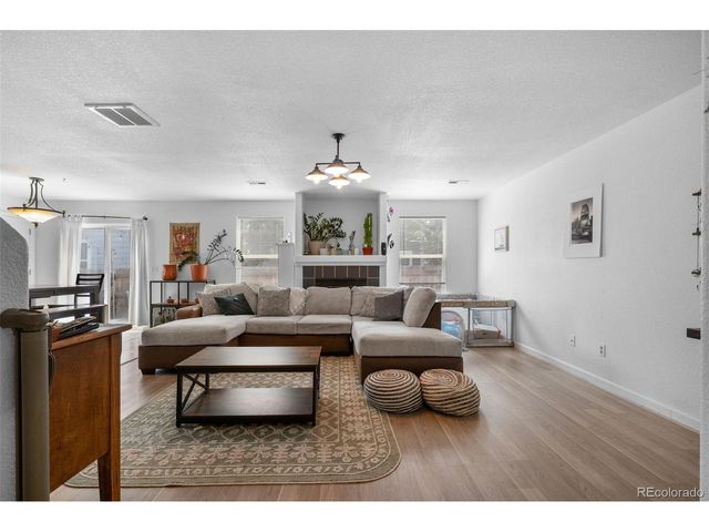 10696 Butte Dr, Longmont, CO 80504