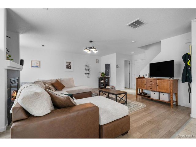 10696 Butte Dr, Longmont, CO 80504