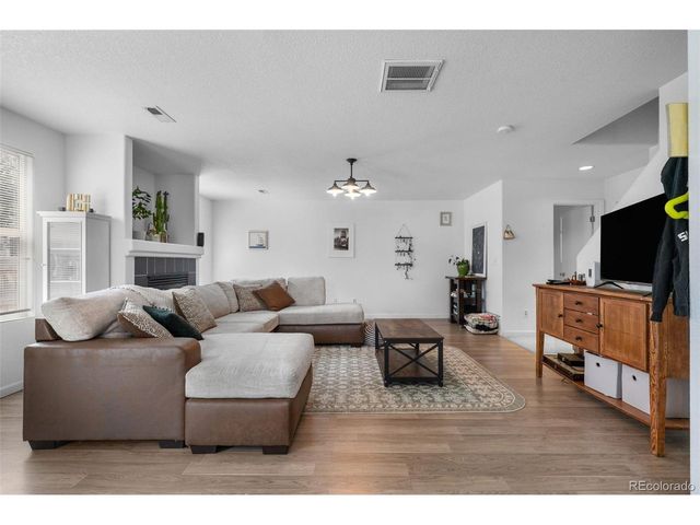 10696 Butte Dr, Longmont, CO 80504