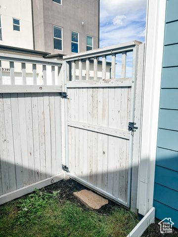 10804 S GRESHAM DR, South Jordan, UT 84009