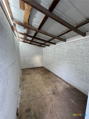 621 E Gonzales Street, Seguin, TX 78155