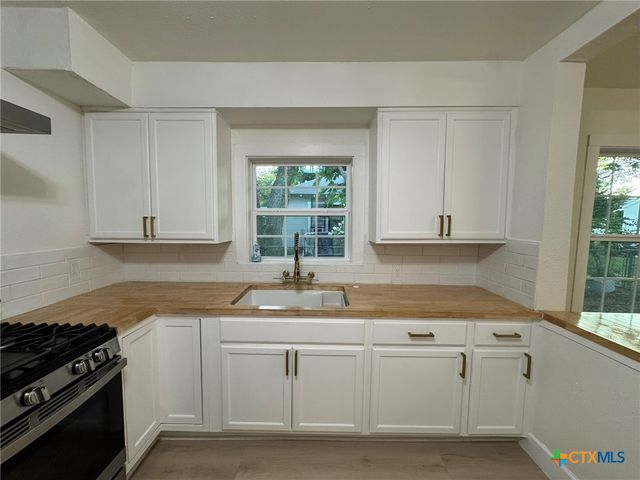621 E Gonzales Street, Seguin, TX 78155