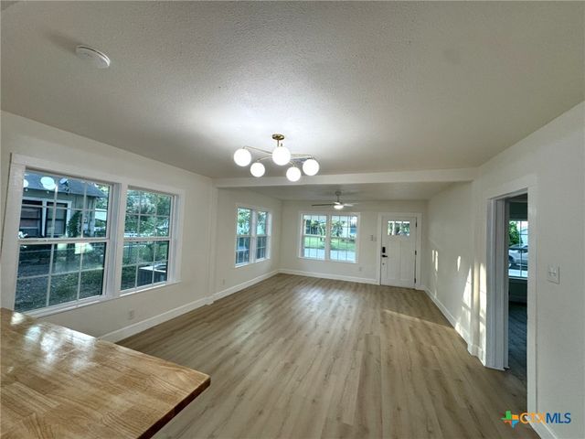 621 E Gonzales Street, Seguin, TX 78155