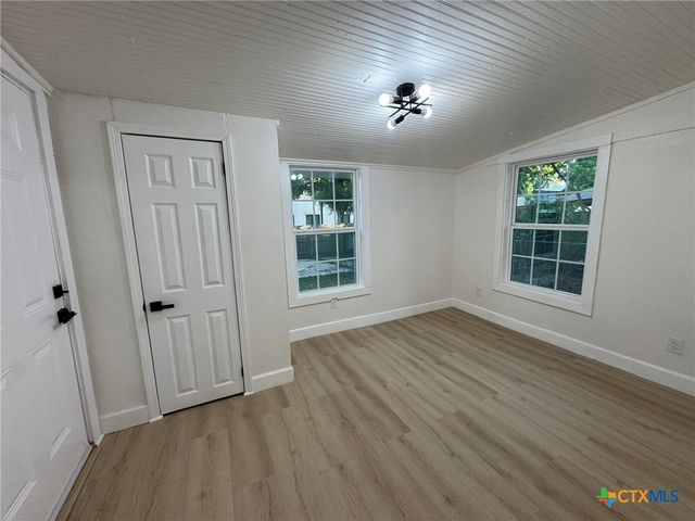 621 E Gonzales Street, Seguin, TX 78155