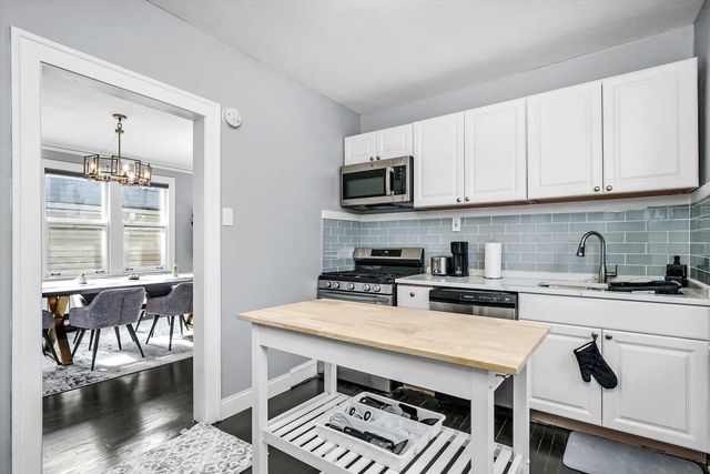 6029 N AUSTIN Avenue, Chicago, IL 60646