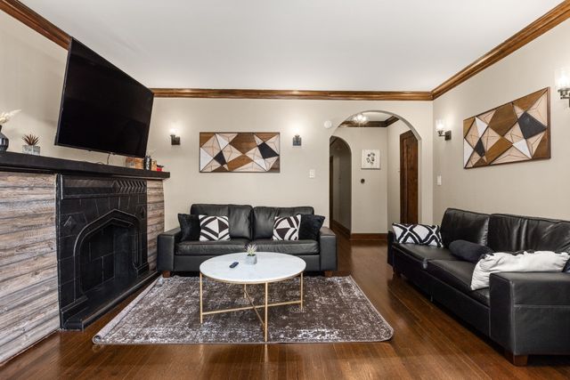 6029 N AUSTIN Avenue, Chicago, IL 60646